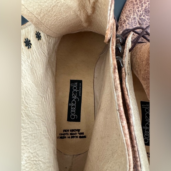 Artisan leather boots from Goodbye Folk, Mexico City - Picture 5 of 8